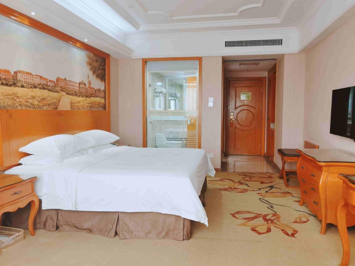 Vienna International Hotel Guigang Hecheng Road Exterior foto
